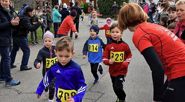 Auch Kinder geben beim Benefizlauf ihr Bestes.   | Foto: Vollmar