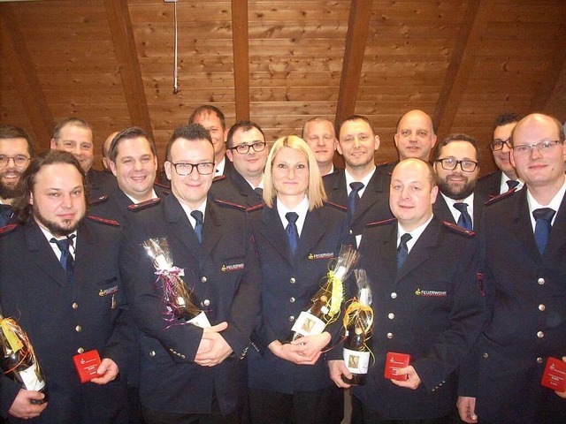Mitglieder der Ruster Feuerwehr wurden geehrt.  | Foto: Irene Br