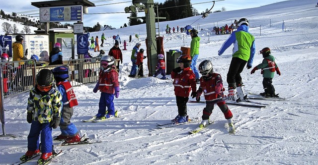 Viele Kinder waren bei der Sportwoche Alpin in Bernau mit Begeisterung dabei.   | Foto: Ulrike Spiegelhalter