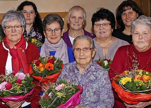 Ehrungen beim Katholiscchen Frauenbund...hnle 3 Jahre und Emma Zehnle 40 Jahre  | Foto: Walter Schmidt