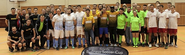 Stimmungsvoll und fair ging es zu beim ersten Markgrfler Business Soccer Cup.   | Foto: Hannes Selz