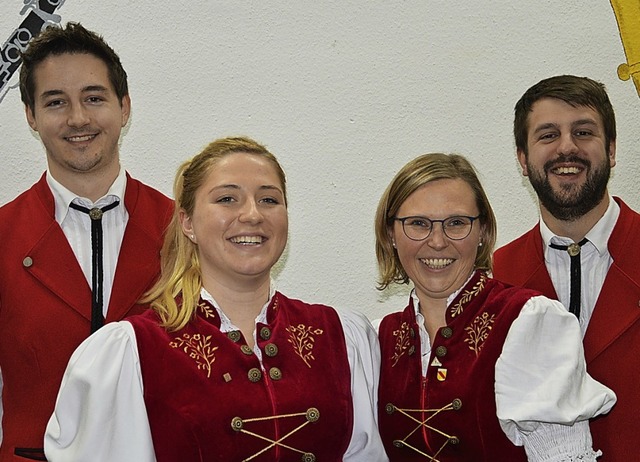 Tanja Kpfer (zweite von links) lst D...Muckenhirn (links) und Daniel Kpfer.   | Foto:  Karl-Heinz Rmmele