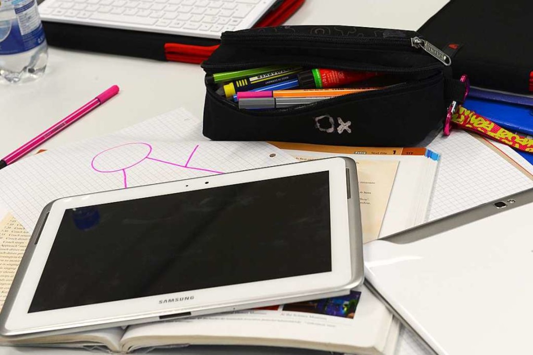 Tablet statt Papier: Die Stadtverwaltu...azu Millionen Euro bereit. Symbolbild.  | Foto: dpa