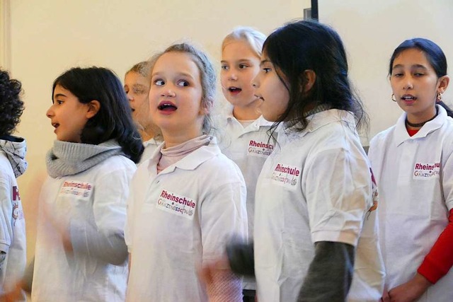Auch der Chor der Rheinschule trug mit...eujahrsapero des Stadtteilvereins bei.  | Foto: Yvonne Siemann