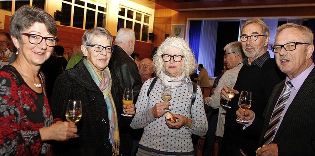 Altbrgermeister Kurt Reith (rechts) u...links) mit Gsten beim Neujahrsempfang  | Foto: heidi fssel