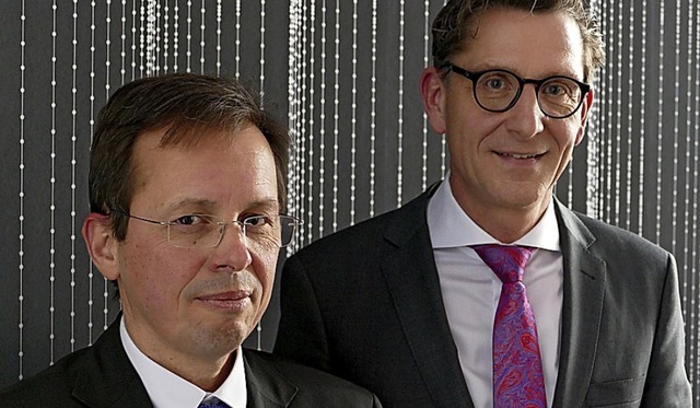 Andreas Scheuerle von der DekaBank und Rainer Liebenow von der Sparkasse   | Foto: Willi Adam