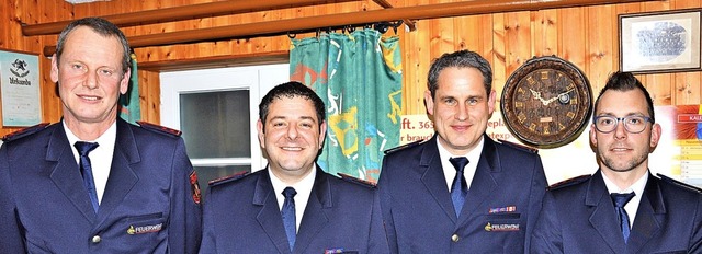 Die Geehrten der Freiwilligen Feuerweh...tahler, Dirk Harscher und Marco Roser   | Foto: Diehl