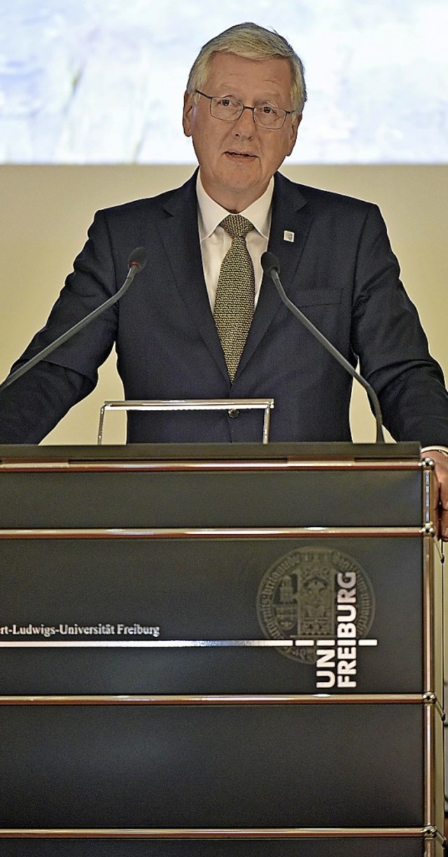 Unirektor Hans-Jochen Schiewer bei der Neujahrsrede.   | Foto: Bamberger