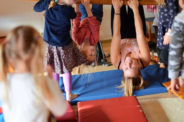 Erzieherin Lisa Benzus im Kinderhaus a...as Kita-Konzept und ihr Arbeitsumfeld.  | Foto: Kathrin Blum