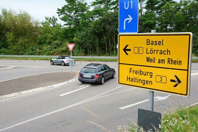 An dieser Stelle soll es knftig zwei ...3 in Richtung Weiler Innenstadt geben.  | Foto: Hannes Lauber