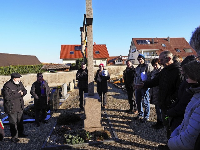 Das Kreuz in der Friedhofsmitte belass...? Hier gab es viel Diskussionsbedarf.   | Foto: Jutta Geiger