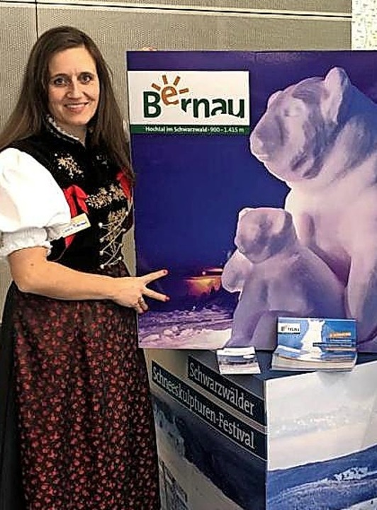 Sandra Mittermaier von der Touristinfo Bernau auf der Messe CMT in Stuttgart.  | Foto: Sebastian Stiegeler