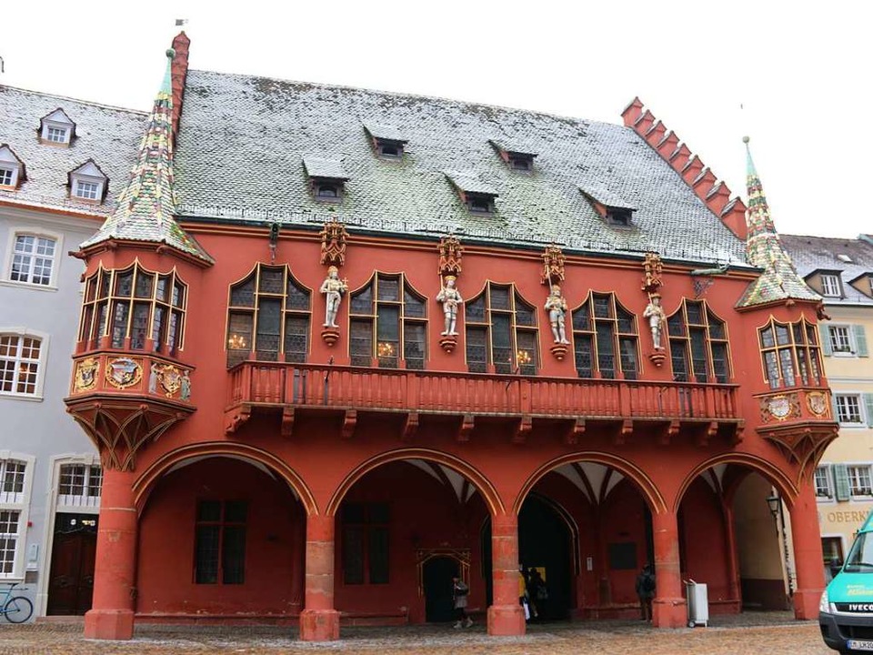 Beim Historischen Kaufhaus kann man sich Freiburger Null-Euro-Scheine kaufen.  | Foto: Lisa Petrich