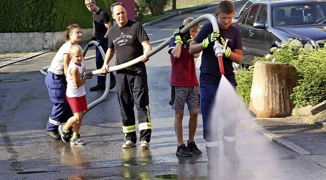 Auch beim Sommerferienprogramm hat die Jugendfeuerwehr ihre Arbeit vorgestellt.   | Foto: Archivfoto: Gerd Leutenecker