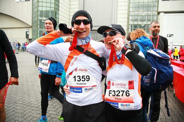 Andreas und Edyta glcklich im Ziel des Marathons in Hamburg.  | Foto: privat