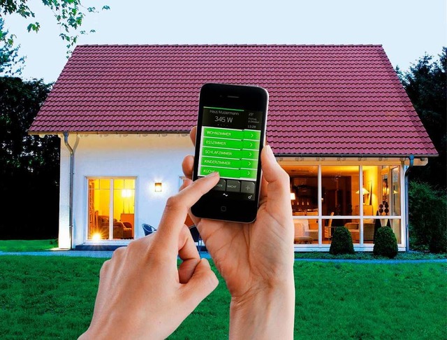 Mit Smart-Home-Technik kann die Beleuc...hone vom Garten aus  gesteuert werden.  | Foto: Digitalstrom