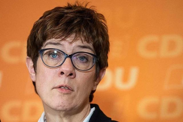 Kramp-Karrenbauer weist Tempolimit-Streit als 