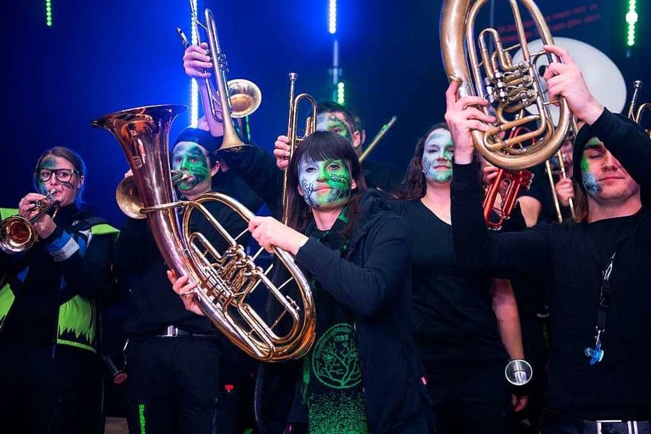 Die Mega-Geburtstagsparty der Bonndorfer Guggenmusik - gigantisch die musikalischen Ständchen der Gratulanten. (Foto: Wolfgang Scheu) Die Mega-Geburtstagsparty der Bonndorfer Guggenmusik - gigantisch die musikalischen Ständchen der Gratulanten. (Foto: Wolfgang Scheu)