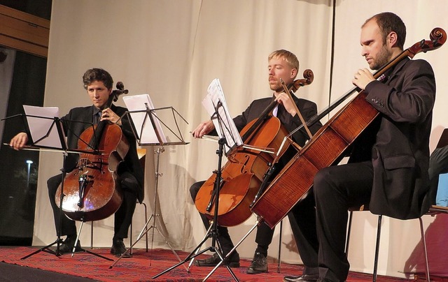 Cello hoch Vier, hier zu dritt (v.l.):... Fritjof von Gagern, Daniel Fritzsche   | Foto: Beatrice Ehrlich
