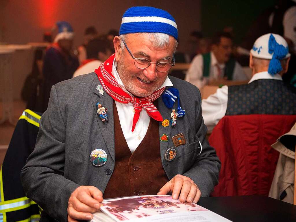 Bei Hans Beha wurden viele Erinnerungen wach beim Blttern im Archiv.