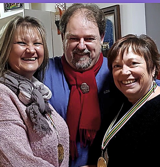 Stefan Arndt mit Barbara Tretter und Gaby Eberhardt (rechts)  | Foto: Dutzik