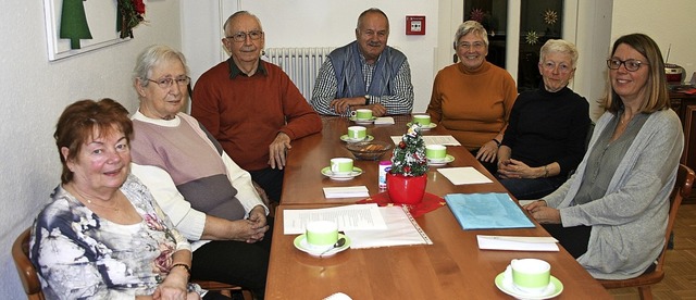 Die Teilnehmer des monatlichen Treffen...torin Mechthild Frey-Albert (rechts).   | Foto: Ingrid Mann