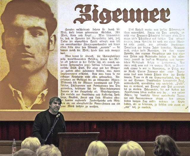 Manuel Werner hielt einen Vortrag ber...et ein Zeitungsbeitrag aus jener Zeit.  | Foto: Helmut Rothermel