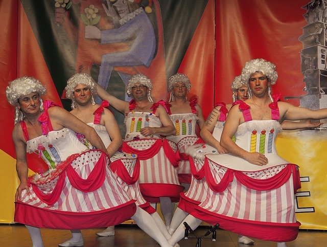 Ein klassisches Mnnerballett gab&#821...gibt&#8217;s Klassiker auf der Bhne.   | Foto: Boris Burkhardt