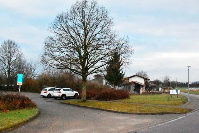 Wo sich heute der Parkplatz fr den Wa...et, soll knftig ein Wohnhaus stehen.   | Foto: Andrea Steinhart