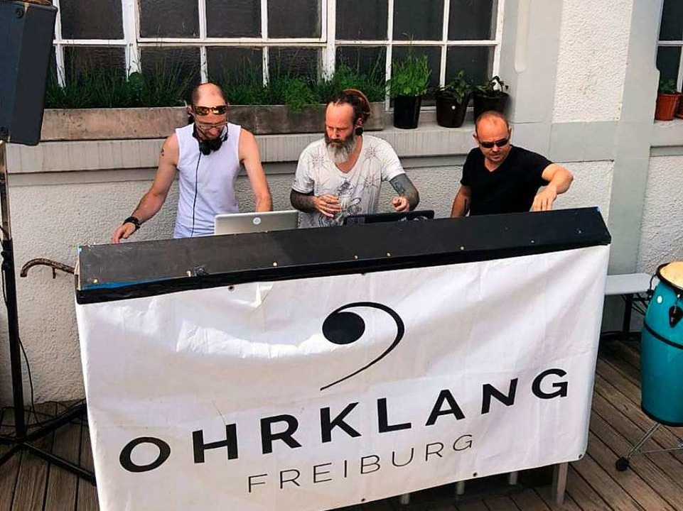 Am Sonntagnachmittag  kannst du dich m...nztee im Restaurant Fluxus warmtanzen.  | Foto: Dave Leon