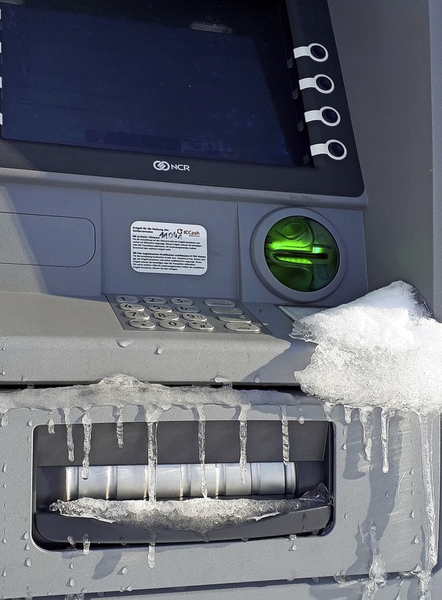 Eiszeit beim Stellenplan der Verwaltun... bei diesem Bankautomaten in Titisee.   | Foto: Philippe Thines