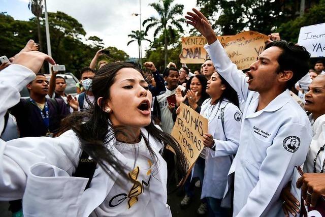 Guaidos Studenten gegen Maduros Soldaten