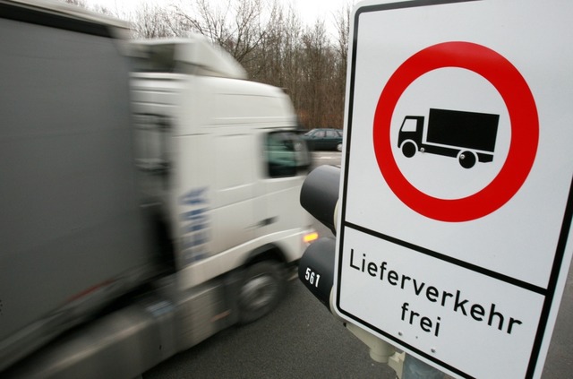 Groe Lastwagen drfen knftig nicht mehr durchs Glottertal fahren (Symbolbild).  | Foto: Tobias Hase