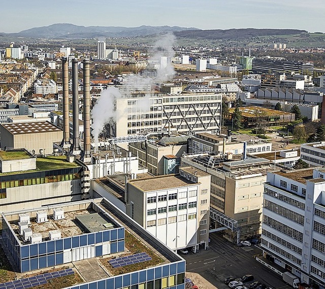 Blick ins Klybeckareal, im Hintergrund... Tllinger zwischen Lrrach und Weil.   | Foto: BASF