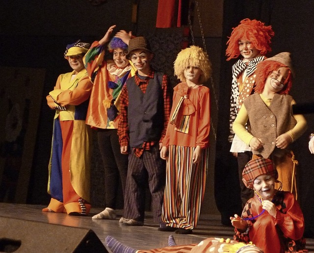 Die Clowns des &#8222;Zirkus Julio Gra...el Erheiterung in der Breisgauhalle.    | Foto: Christine Weirich