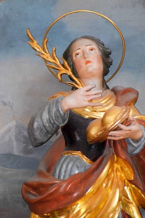 Agatha,  ihre Brste auf einem Tablett haltend, in Horbens Kirche  | Foto: Sarah Nltner
