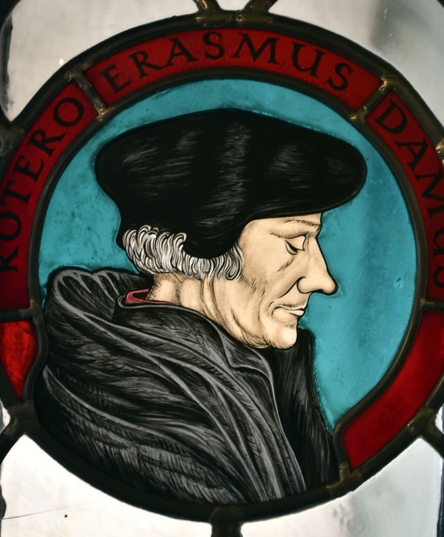 Glasscheiben-Portrt des Erasmus von Rotterdam in der Gerichtslaube Freiburg.   | Foto:  kunz