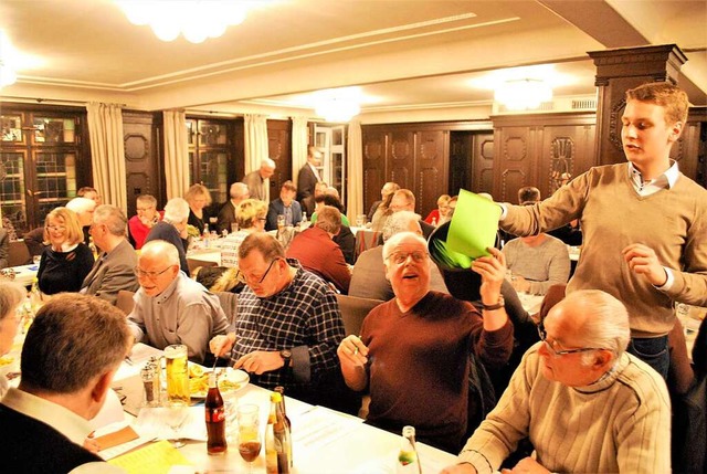 In einer gut besuchten Versammlung im ...e fr die Kommunalwahl am 26. Mai auf.  | Foto: Thomas Loisl Mink