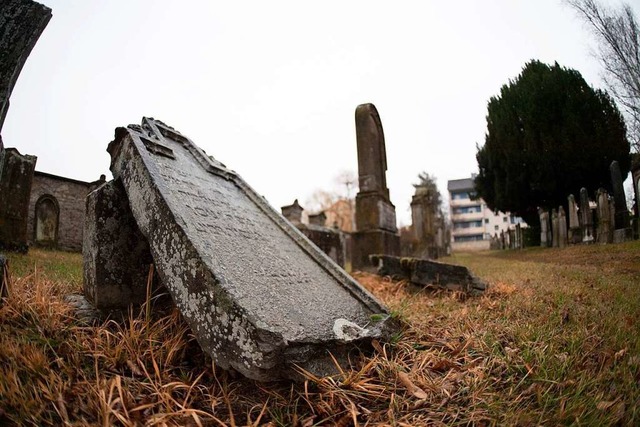 Auf dem jdischen Friedhof in Mllheim...doch vor, vor den Friedhof umzuziehen.  | Foto: Volker Mnch