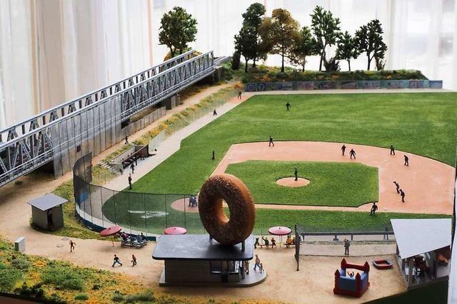 Modellbaufan baut Baseballplatz der Neuenburger Atomics im Kleinformat nach