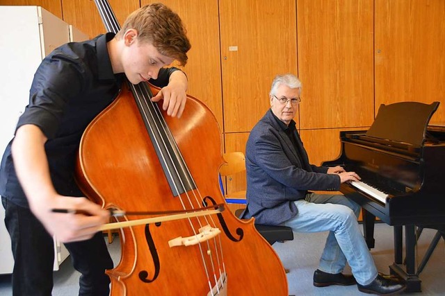 Der 15-jhrige Bjarne Seidensticker er...er von Pianist Carl-Martin Buttgereit.  | Foto: Horatio Gollin