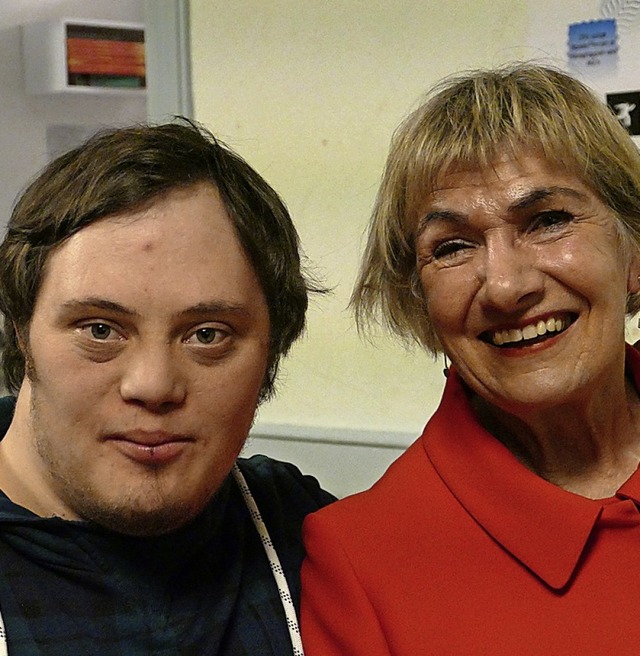 Edwin Engesser ist  Koch bei Tempus fugit.  Rechts  Karin Maen.   | Foto: David-Wenk