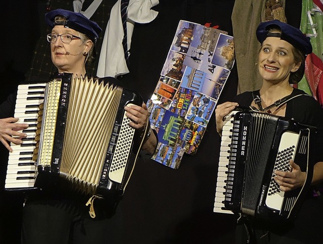 Vor vollem Haus amsierten  Sngerin u...oenig  auf &quot;Kaisers Bhne&quot;.   | Foto: Roswitha Frey