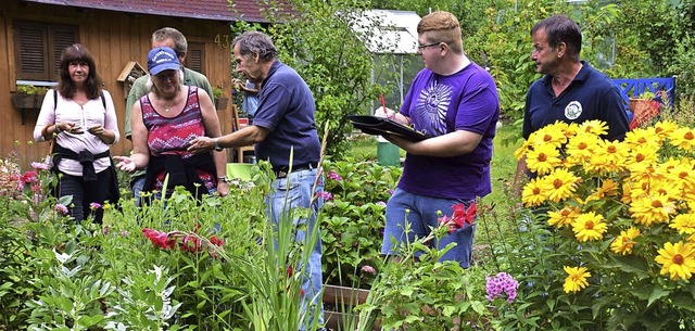 Beim Rundgang durch die blhenden Grten der Gartenfreunde im Sommer.   | Foto: Fotos: Verein/Bleyer