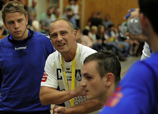 TuS-Trainer Axel Schmidt und sein Team...ch in Meienheim lange ausgezeichnet.   | Foto:  Pressebro Schaller