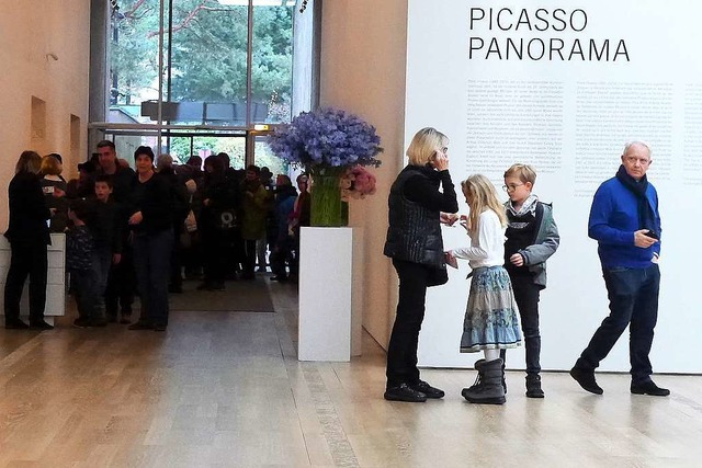 Am Eingang zur Picasso-Ausstellung gab...den ersten Stunden eine Warteschlange.  | Foto: Annette Mahro