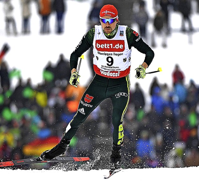 Laufstark: Fabian Riele skatete am So...Weltcup in Klingenthal auf Rang drei.   | Foto: dpa