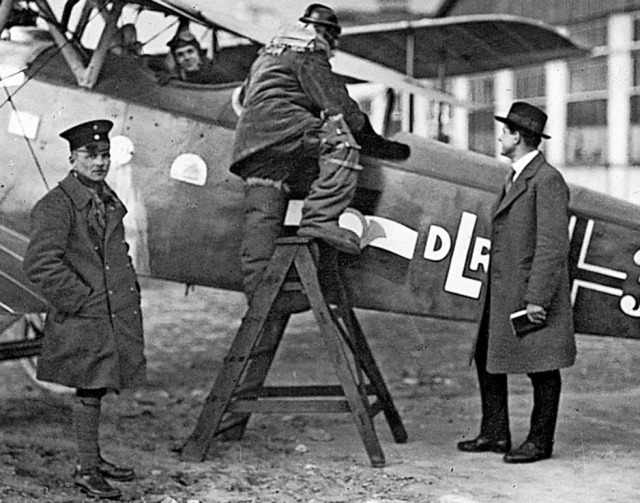 Start war in Berlin Johannistal, der erste Flug ging nach Weimar.  | Foto: Deutsche Lufthansa Ag/dpa