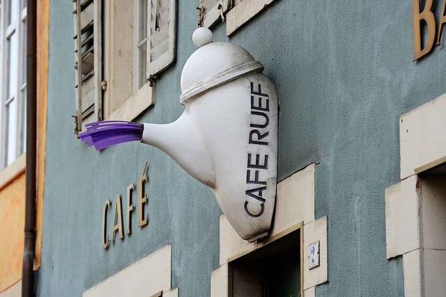ffnet montags die Bar: Das Caf Ruef in der Kartuserstrae  | Foto: Ingo Schneider