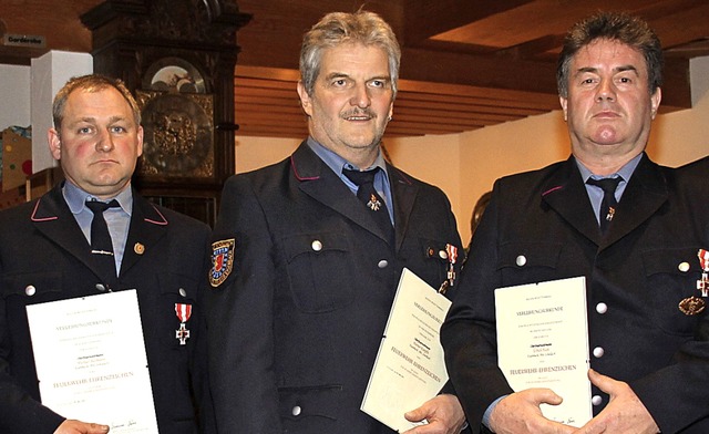 Feuerwehrehrenzeichen in Silber und Go... Knpfle und  Ulrich Hoch verliehen.    | Foto: GERT BRICHTA